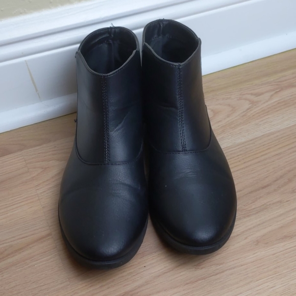 Black Chelsea Boots by Sole Mates (Size 7/7.5) - Picture 2 of 5
